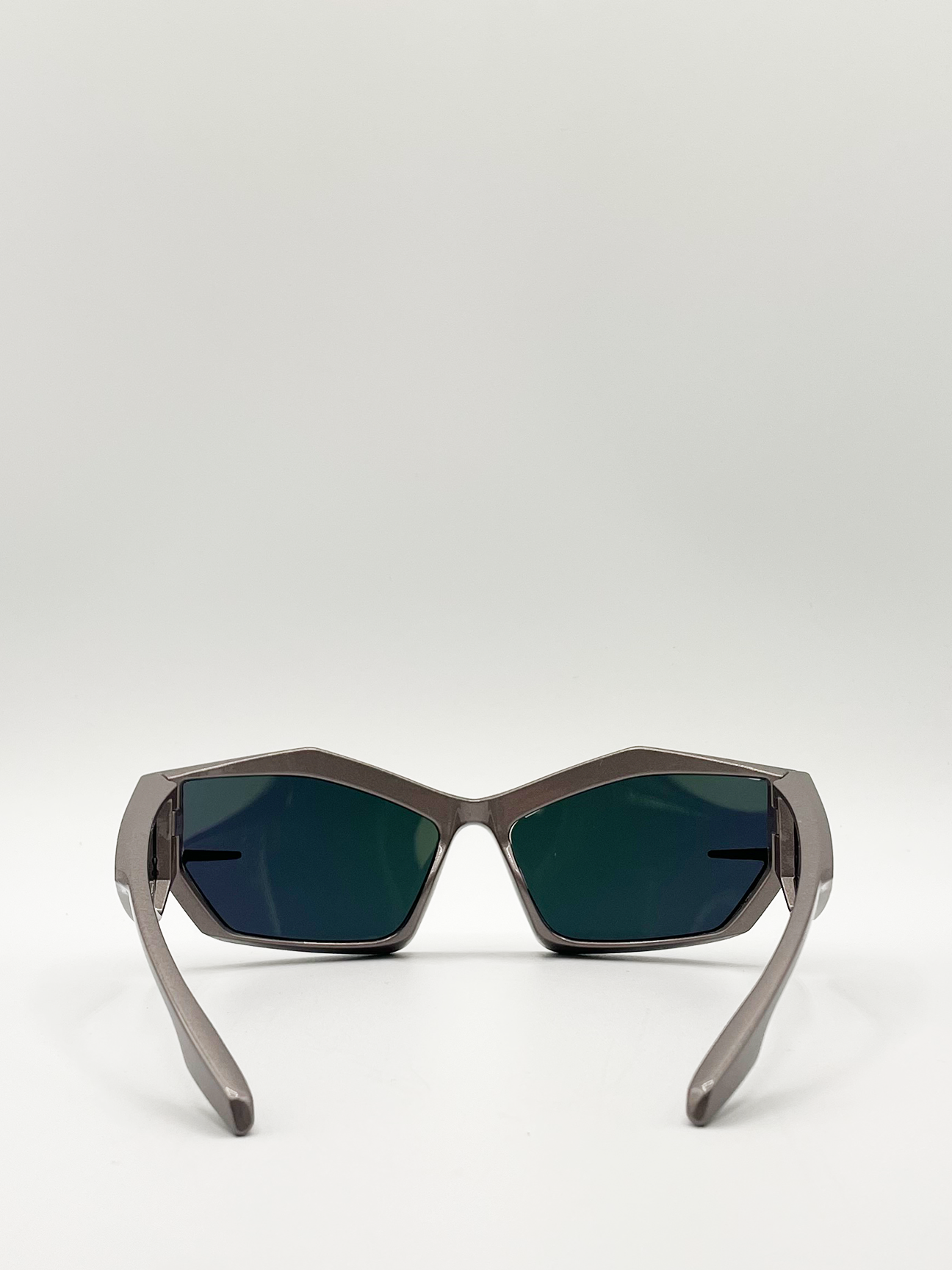 Racer style plastic frame sunglasses in multi