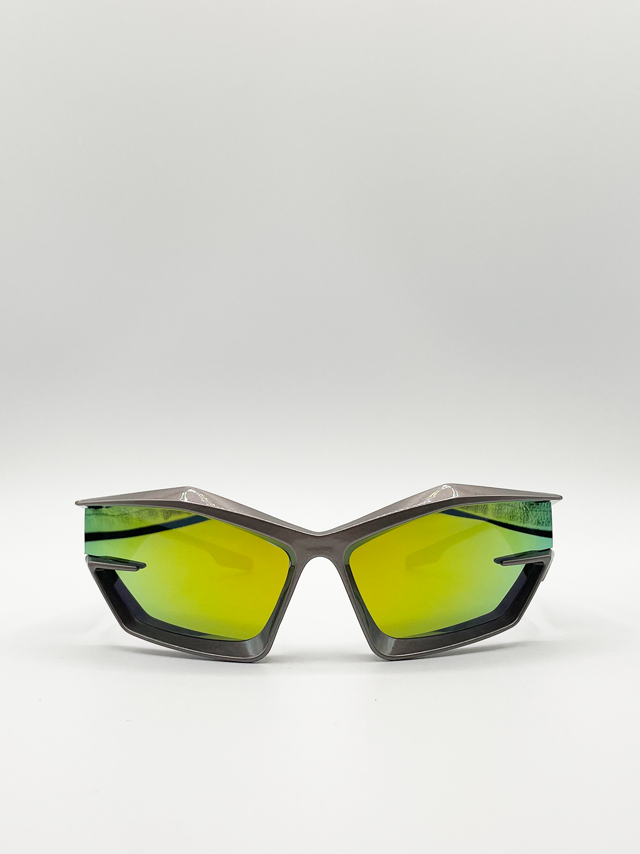 Racer style plastic frame sunglasses in multi