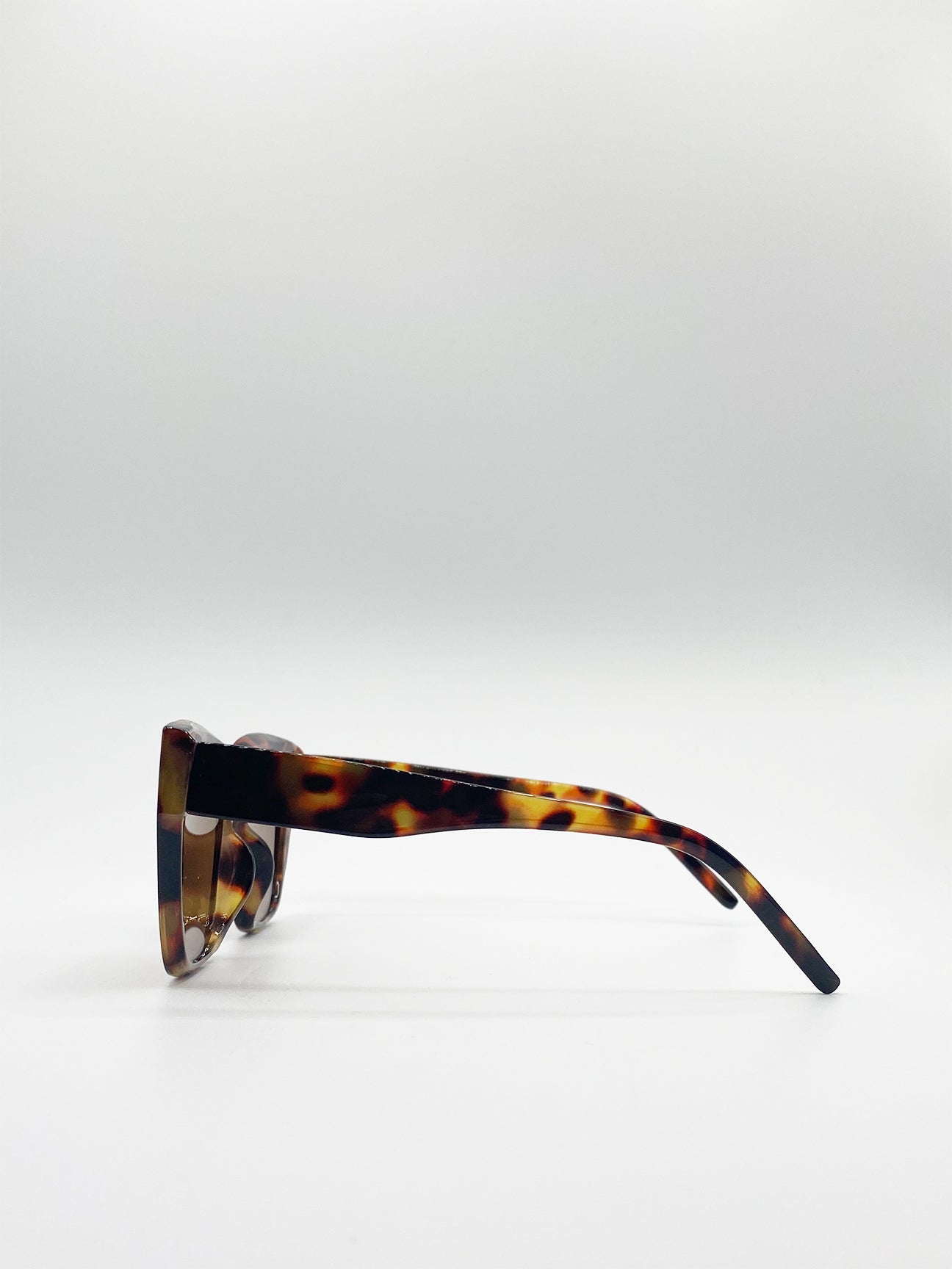 Cateye Sunglasses In Tortoise