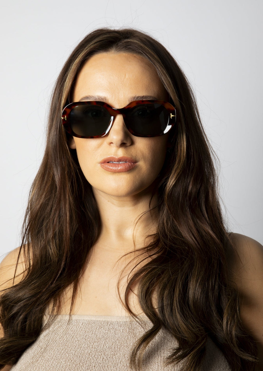 Oval Sunglasses with Wide Arm in Tortoiseshell