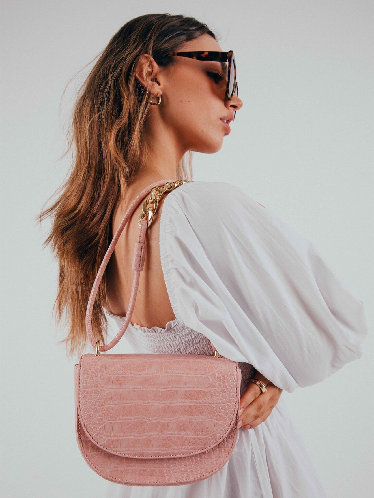 SVNX Micah Oval Shoulder Bag with Chain Detailing in Pale Pink