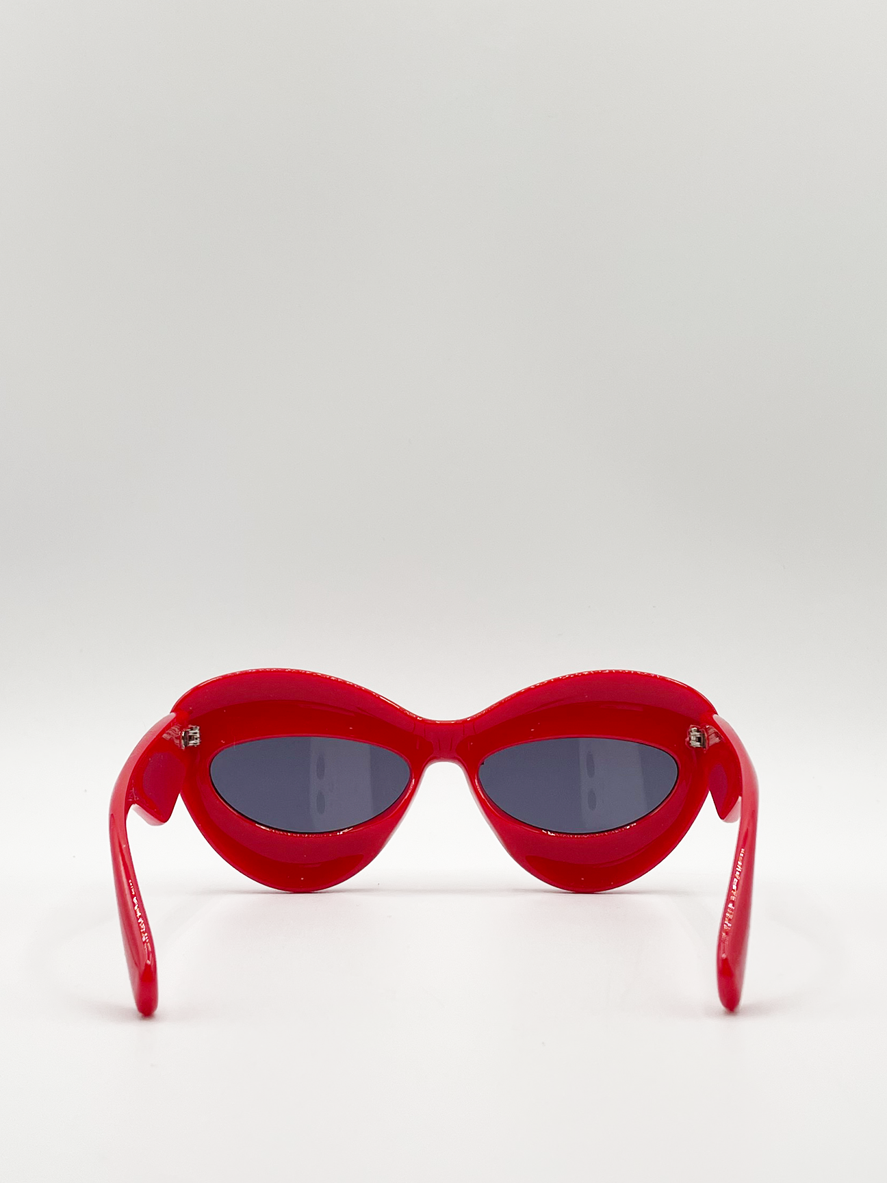 Chunky sunglasses in red