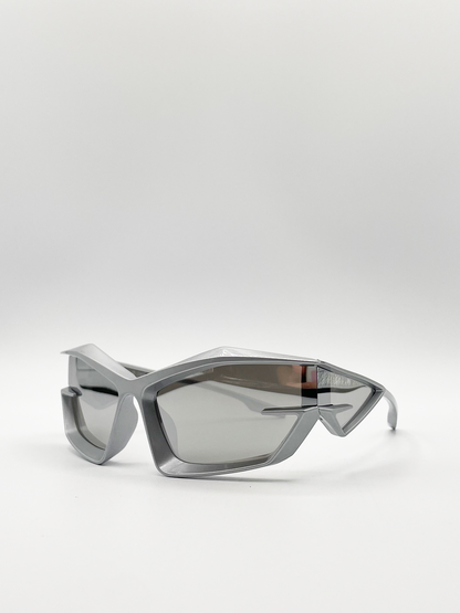 Racer style sunglasses in silver