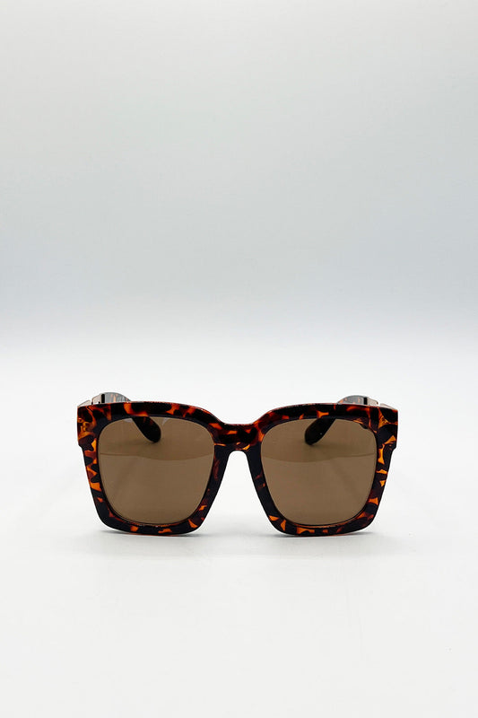 Oversized Sunglasses with Gold Chain Detail