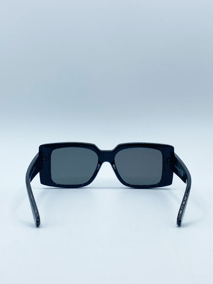 Oversized Square Frame in Black