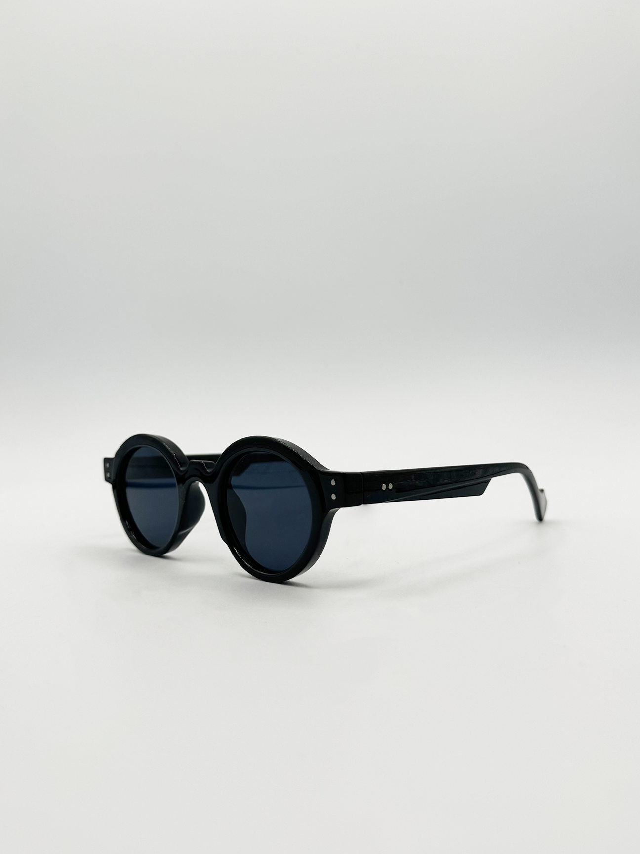 Classic Round Mens Sunglasses  in Black