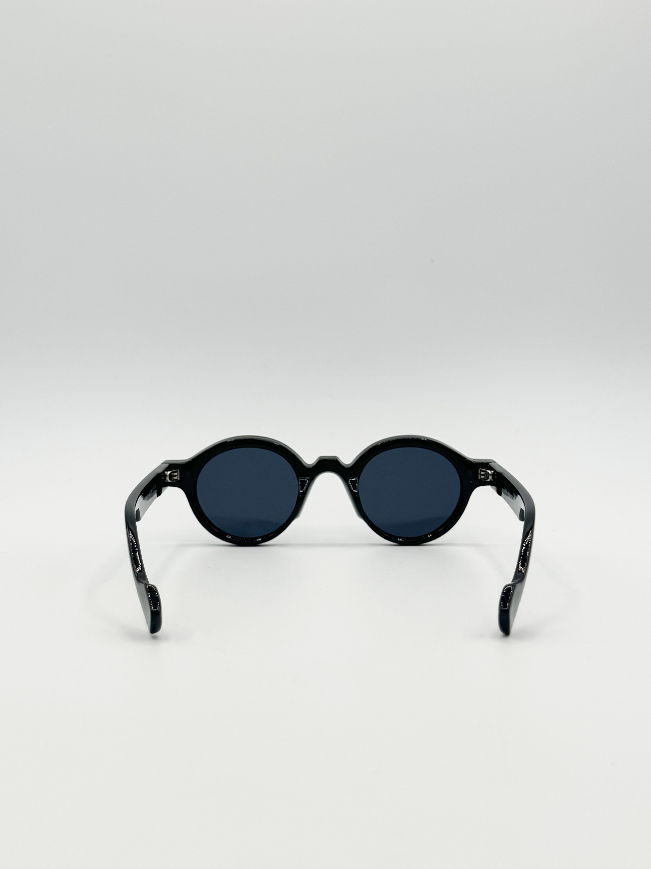 Classic Round Mens Sunglasses  in Black