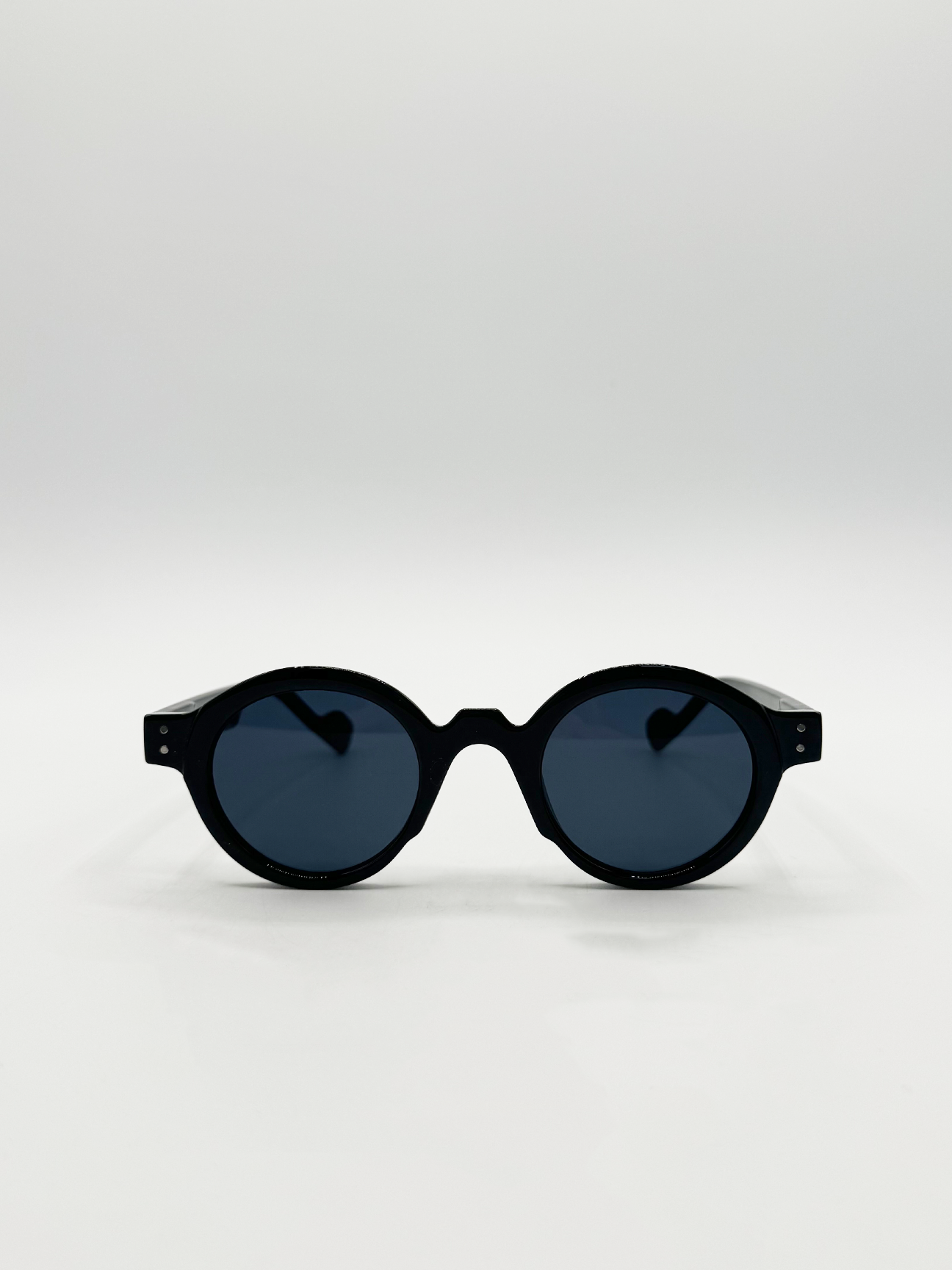 Classic Round Mens Sunglasses  in Black