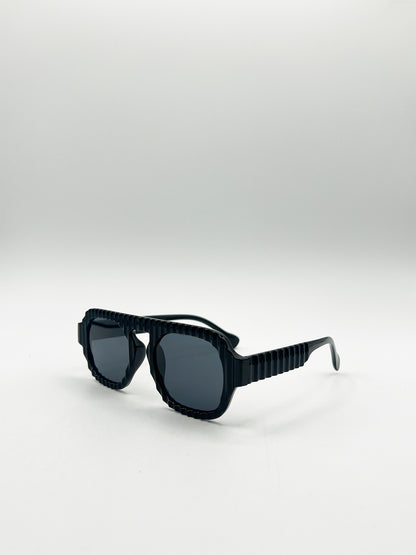 Retro Ribbed Navigator Sunglasses in Black