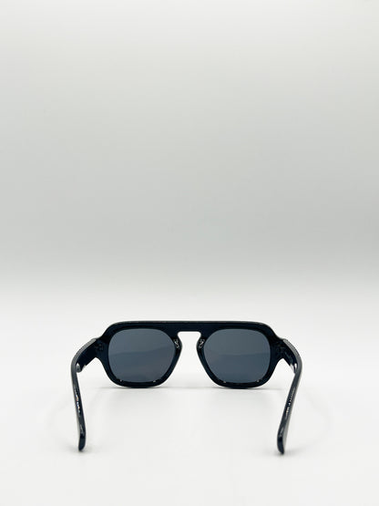 Retro Ribbed Navigator Sunglasses in Black