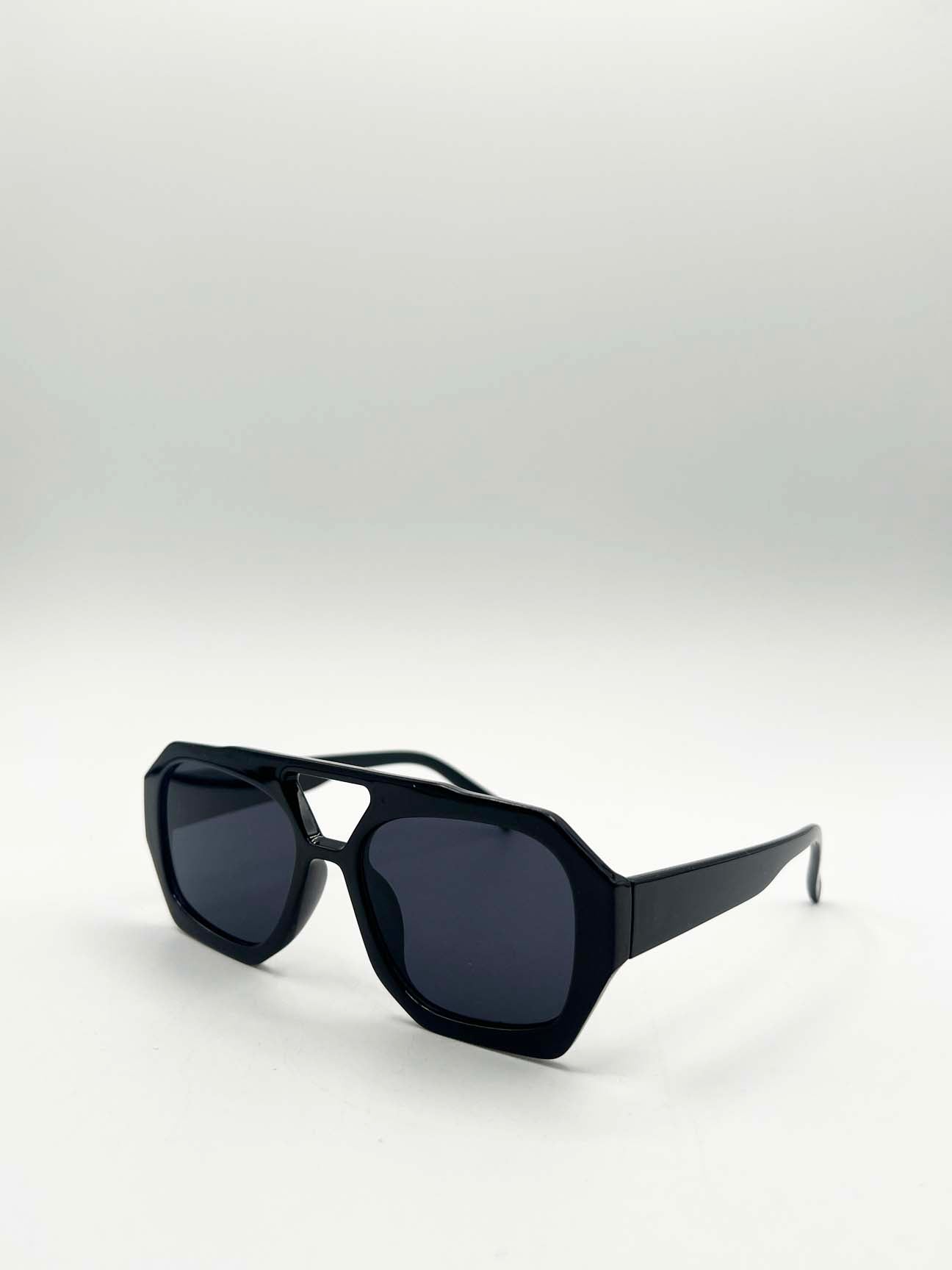 Retro Navigator Sunglasses in Black