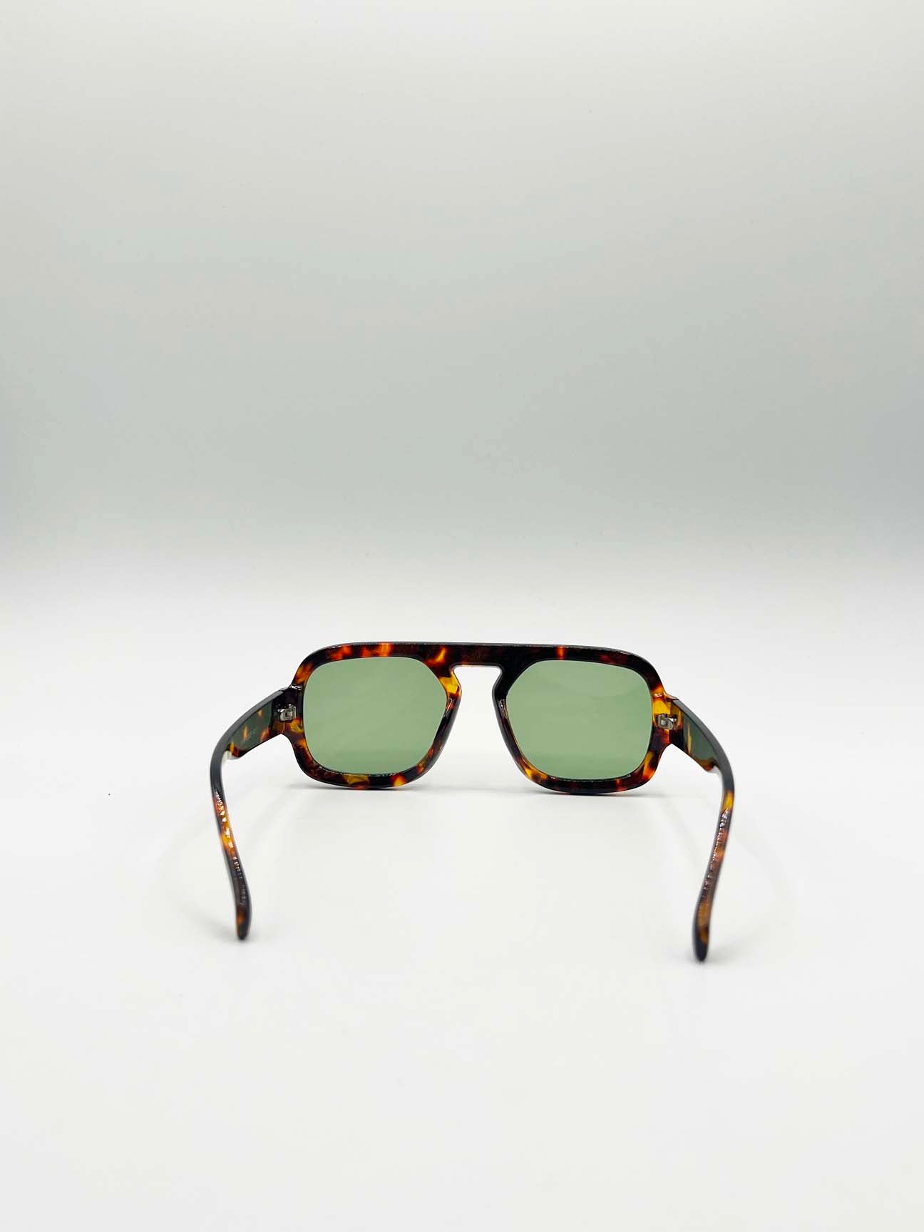 Tortoise Retro Navigator Sunglassesin Brown Green