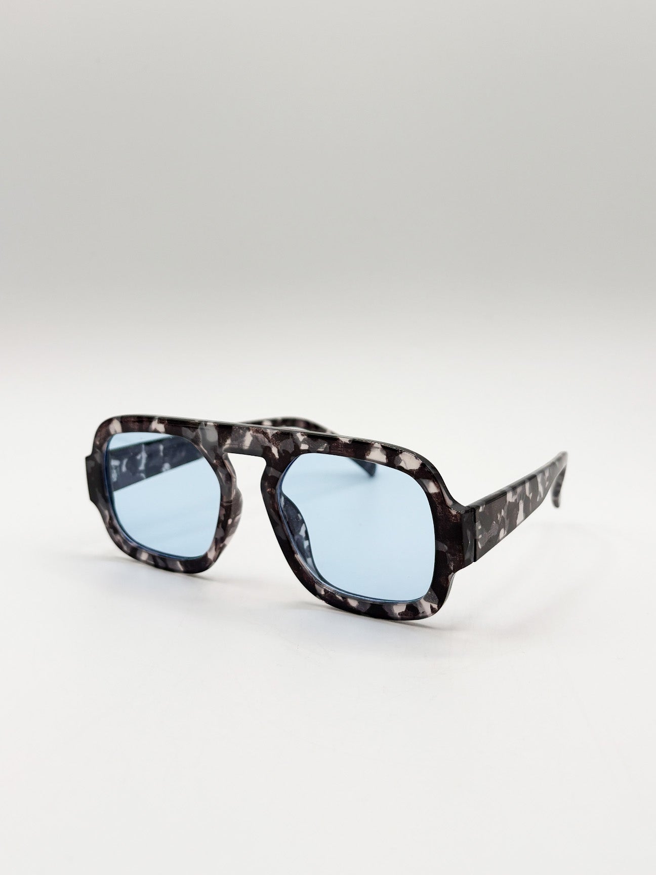 Tortoise Retro Navigator Sunglasses in Grey Blue