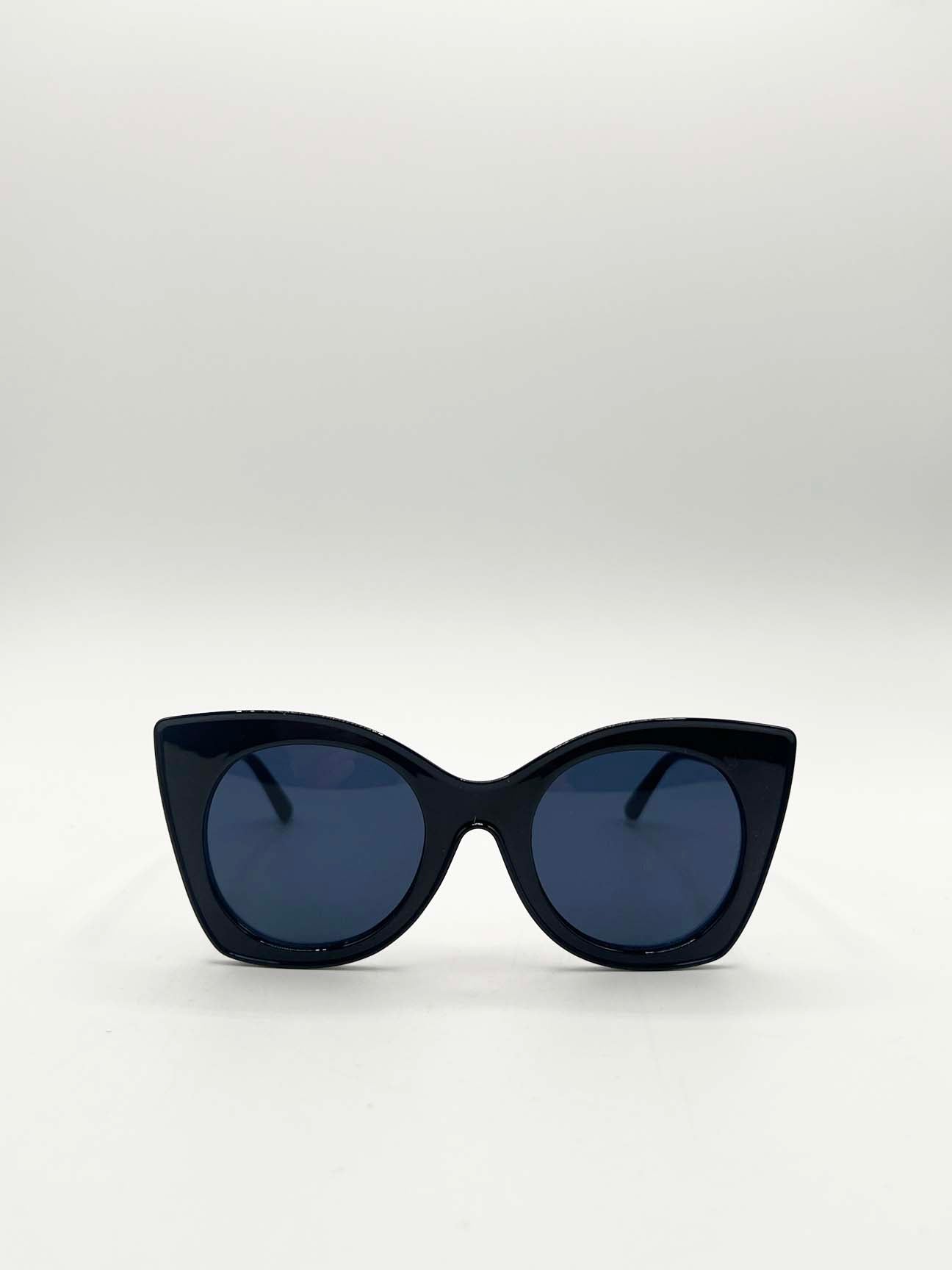 Oversized Round Cat-Eye Sunglasses in Black