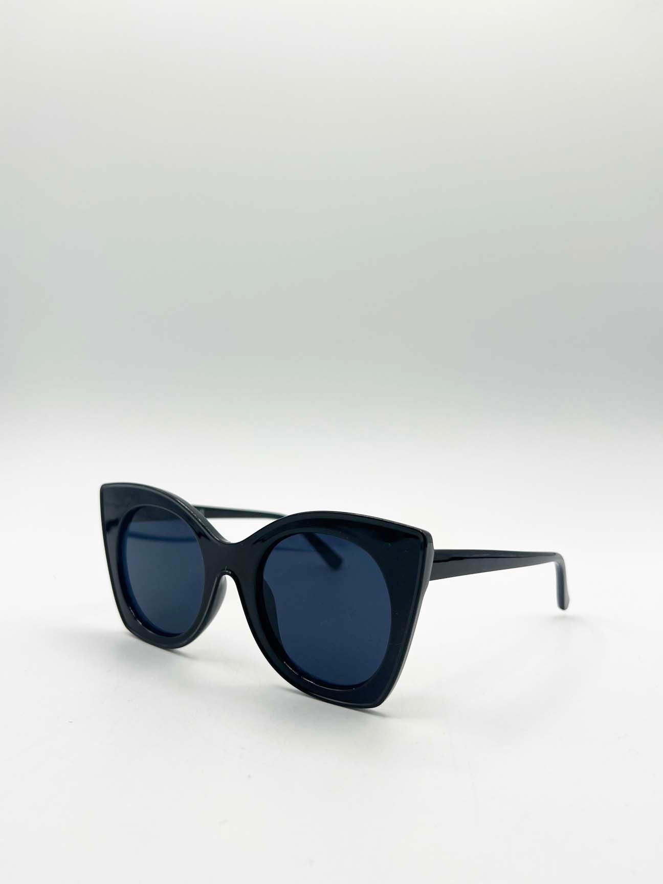 Oversized Round Cat-Eye Sunglasses in Black