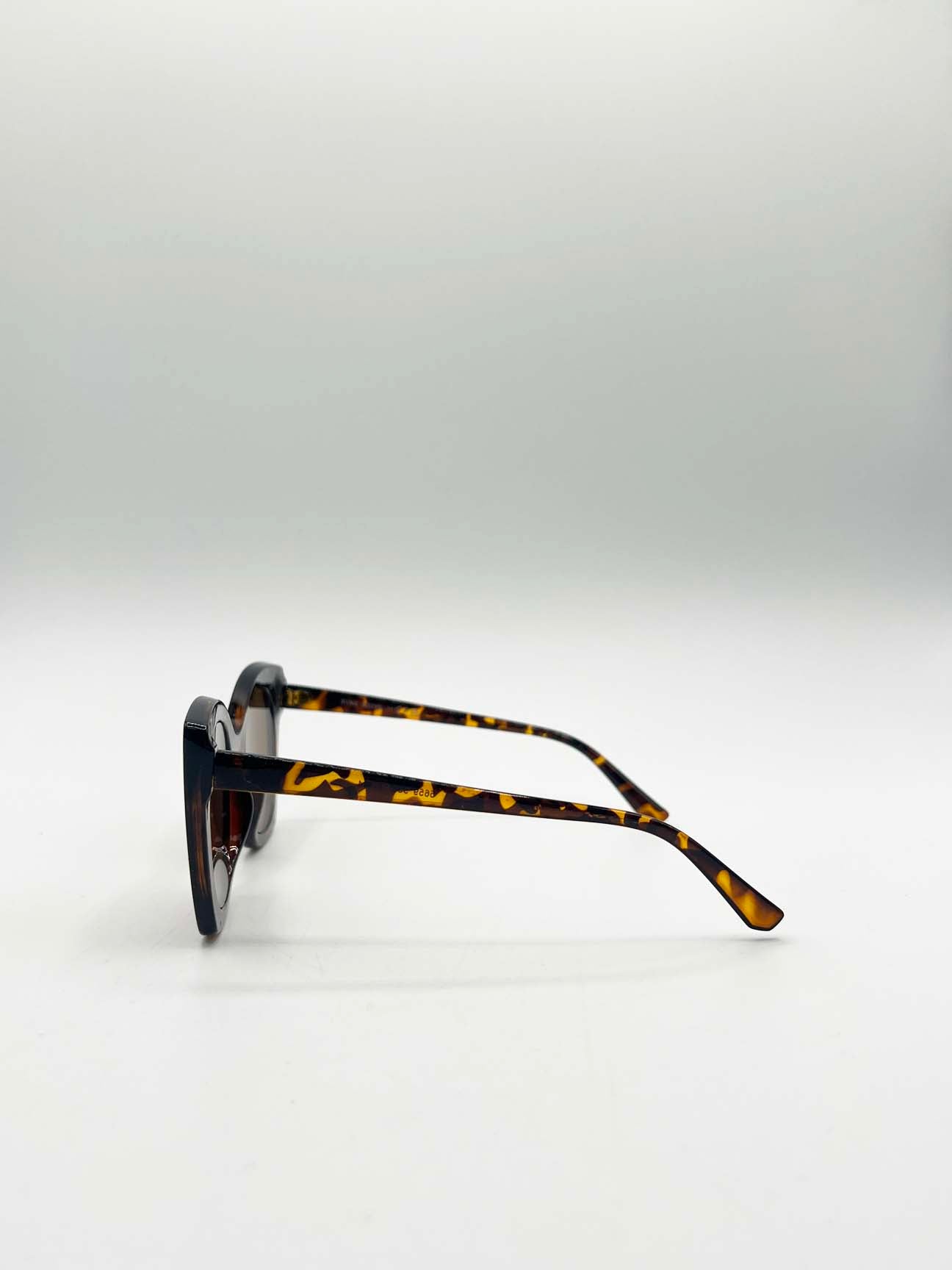 Oversized Round Cat-Eye Sunglasses in Tortoiseshell