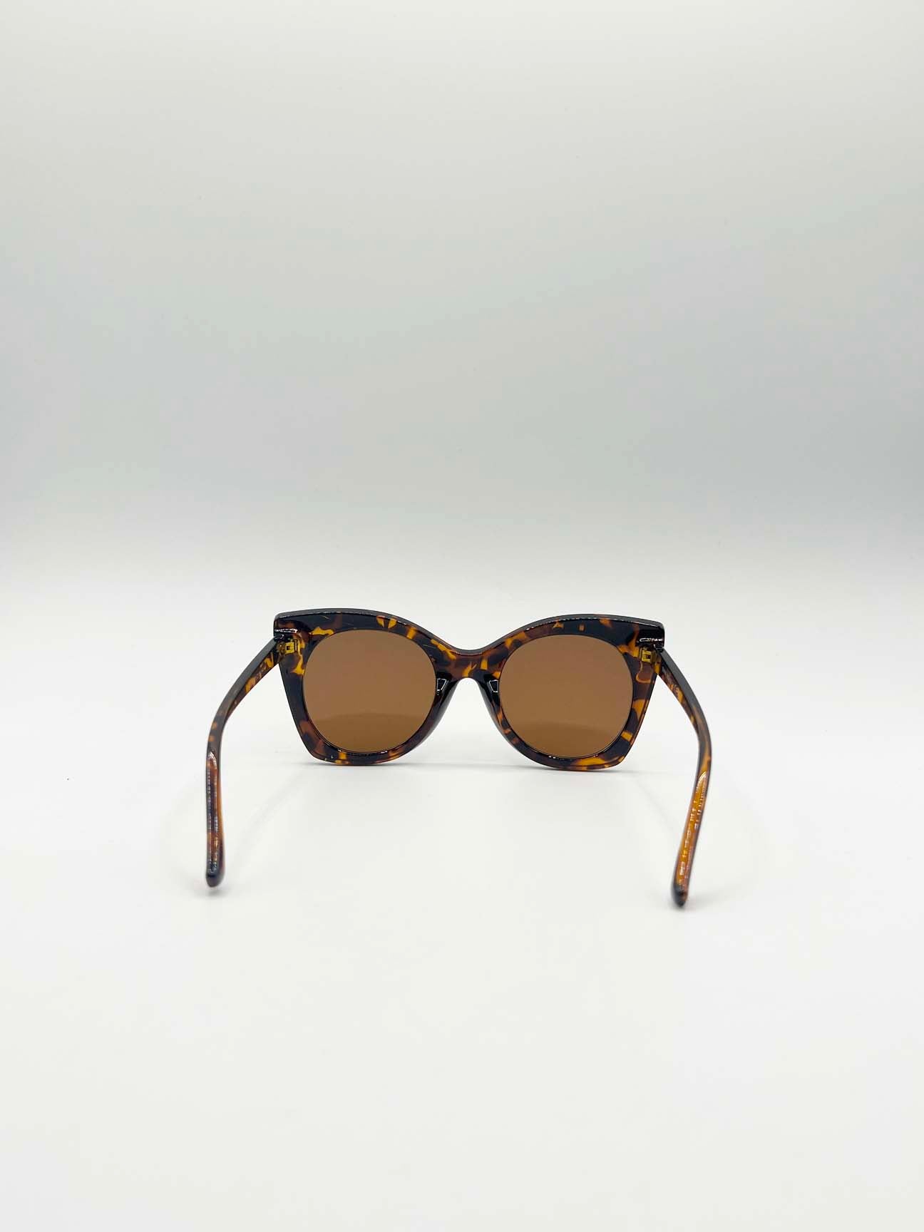 Oversized Round Cat-Eye Sunglasses in Tortoiseshell