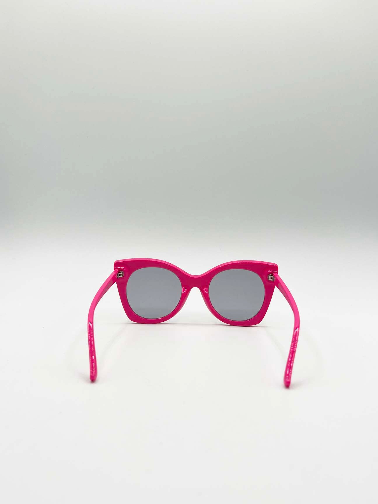 Oversized Round Cat-Eye Sunglasses in Blue Pink