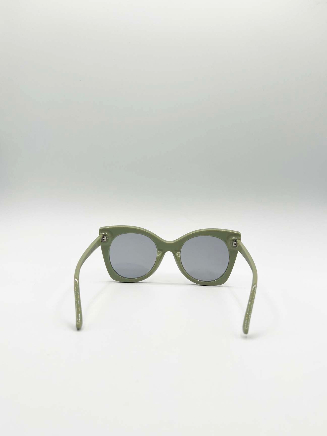 Oversized Round Cat-Eye Sunglasses in Green