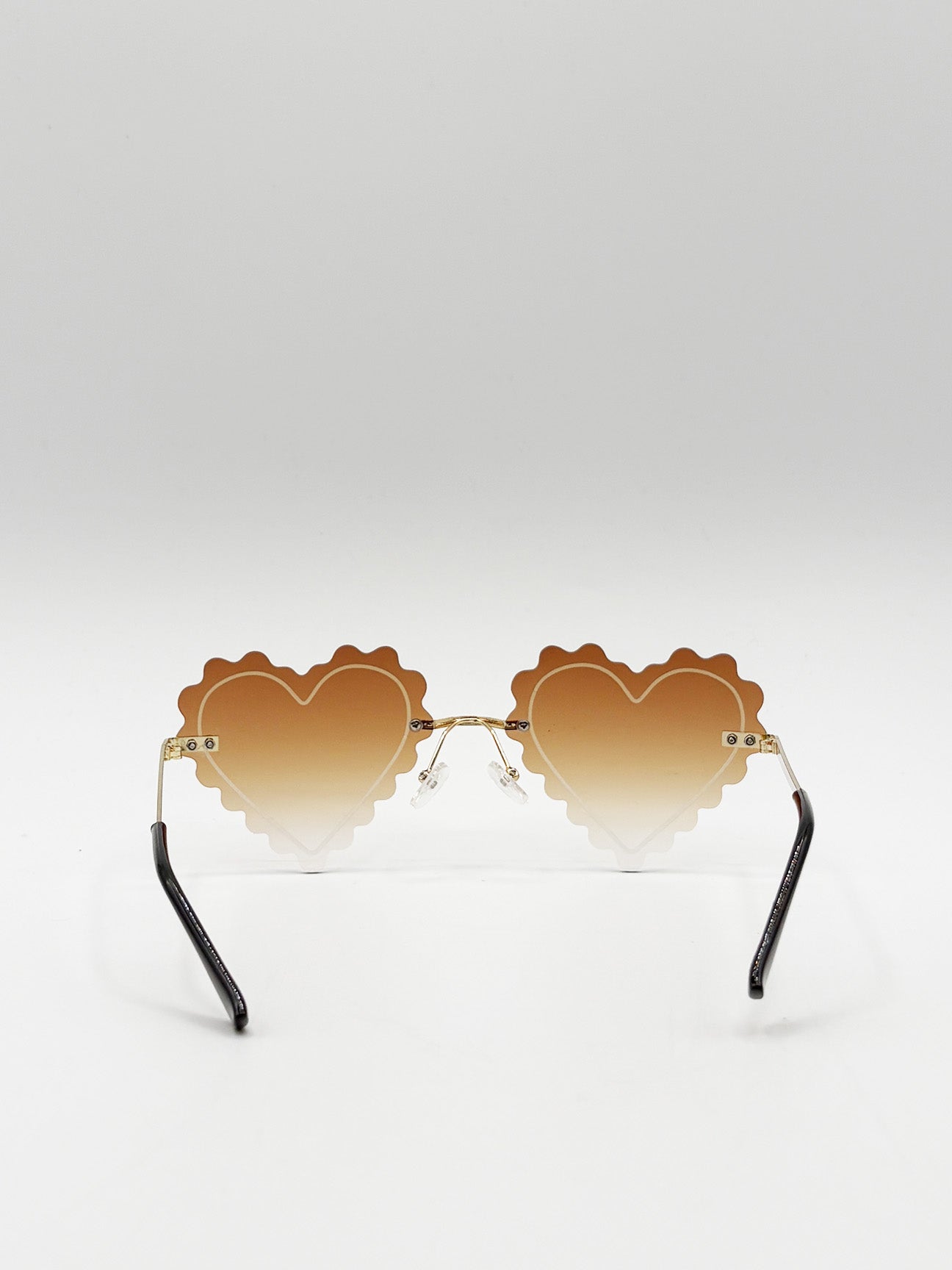 Scallop Heart Sunglasses in Brown