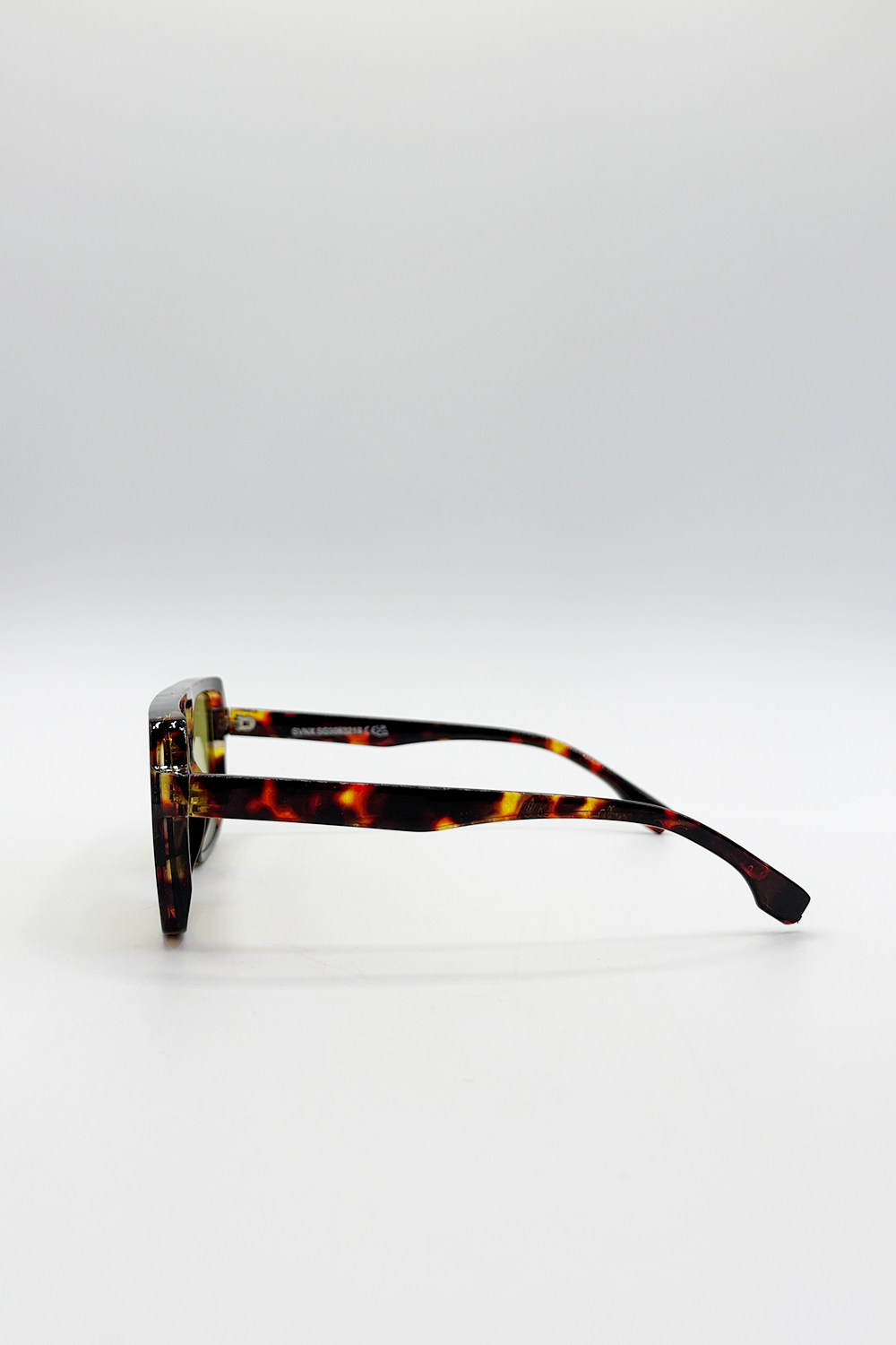 Navigator Sunglasses in Tortoiseshell Olive Lense