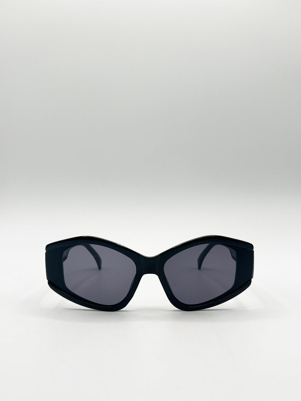 Angular Cat-Eye Sunglasses in Black
