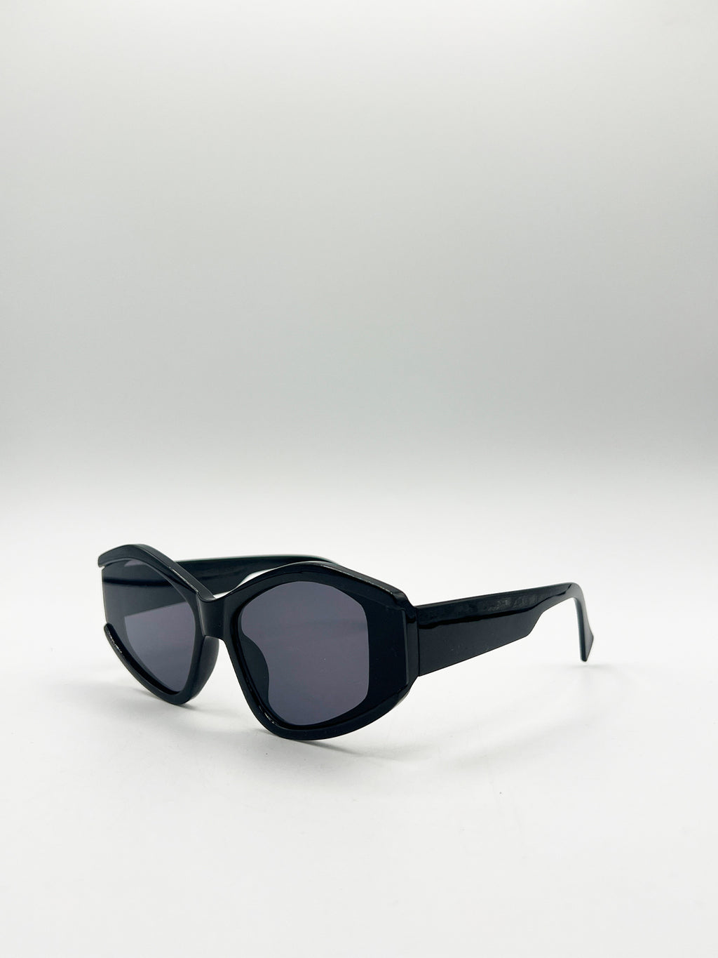 Angular Cat-Eye Sunglasses in Black