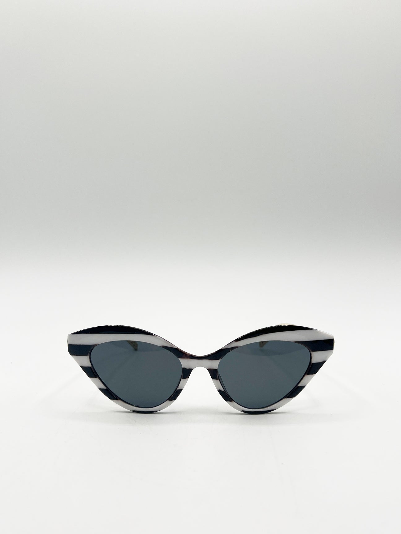 Cat Eye Sunglasses with Thin Chain Arm Multi