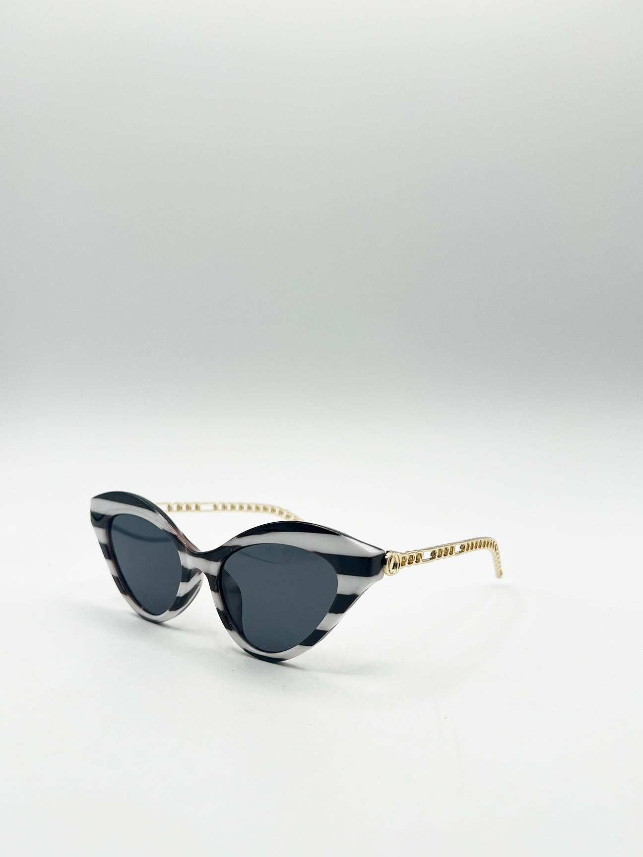 Cat Eye Sunglasses with Thin Chain Arm Multi