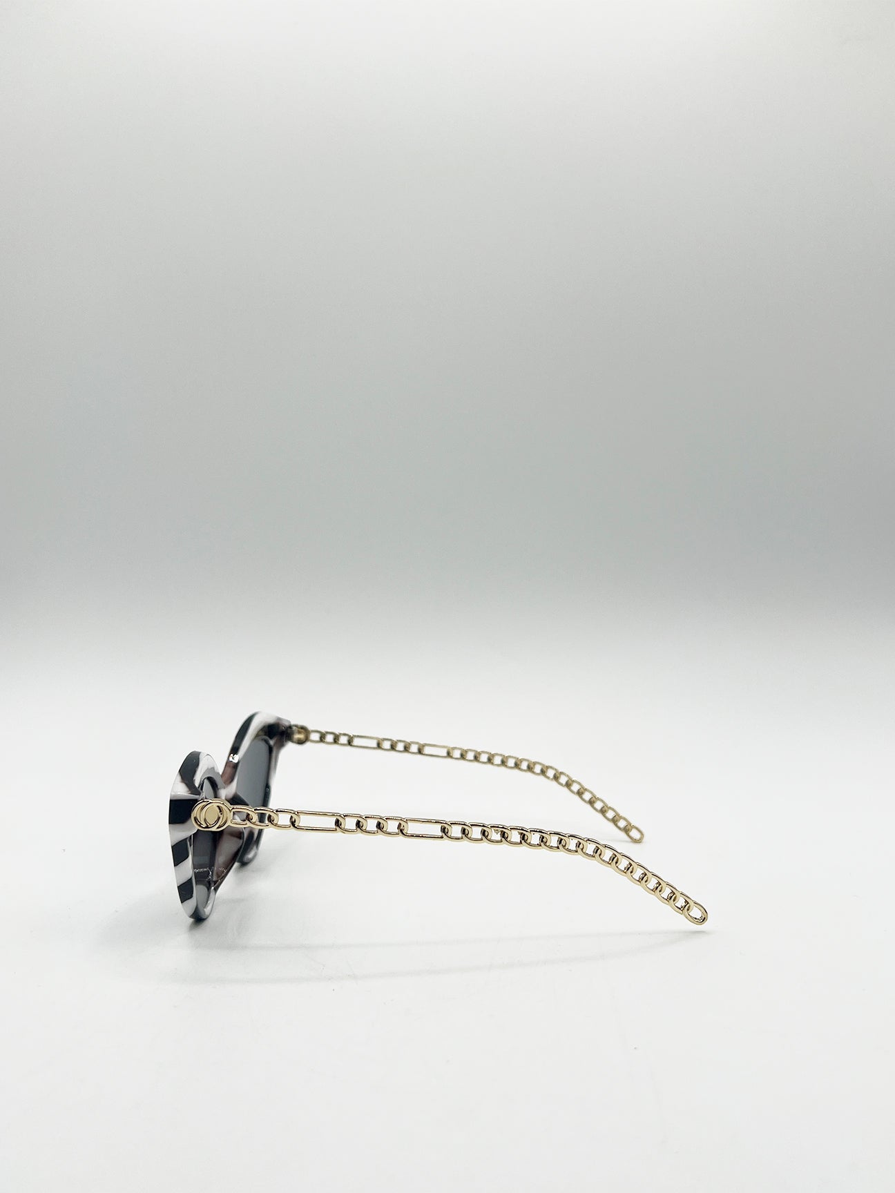 Cat Eye Sunglasses with Thin Chain Arm Multi