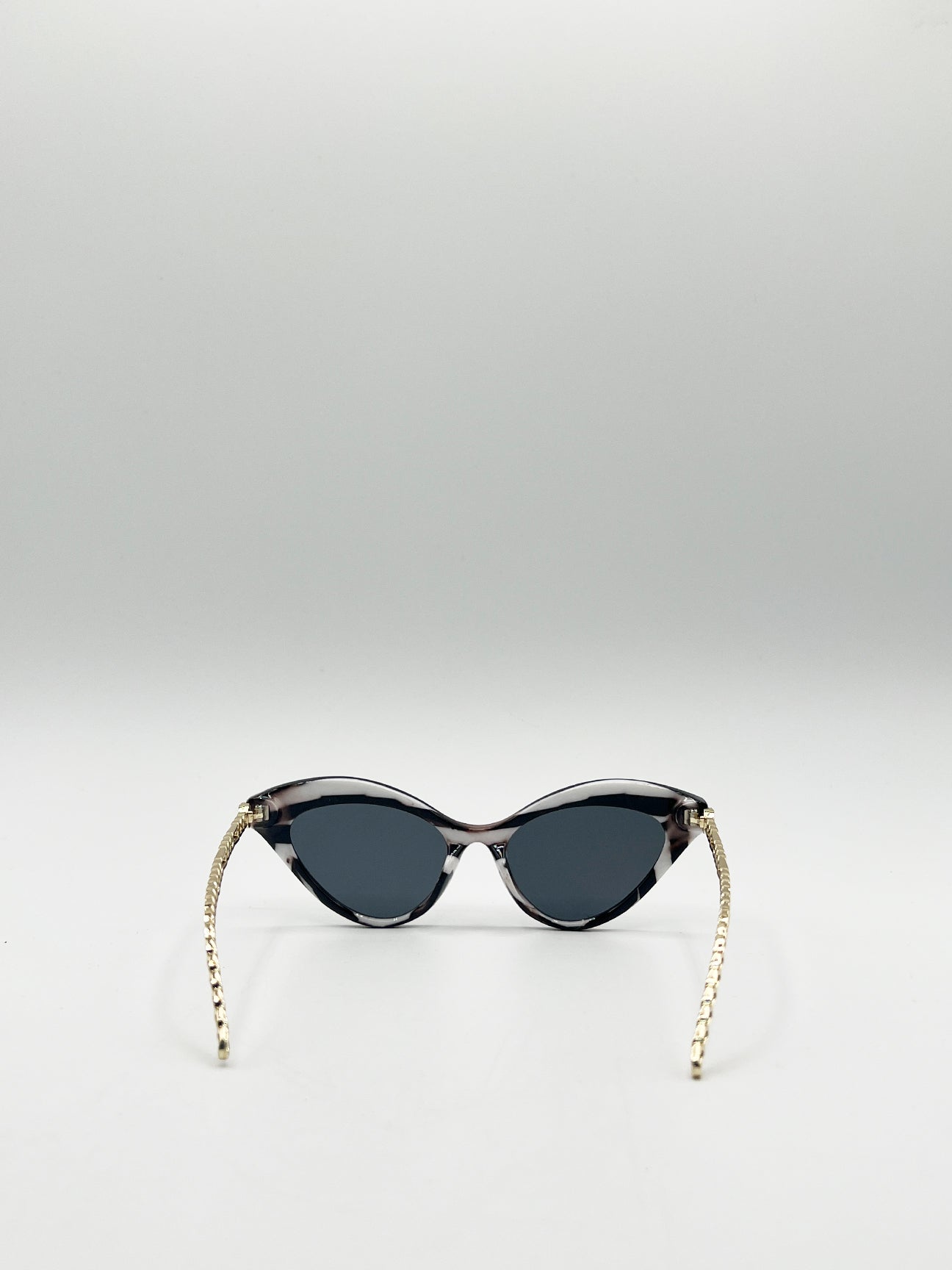 Cat Eye Sunglasses with Thin Chain Arm Multi