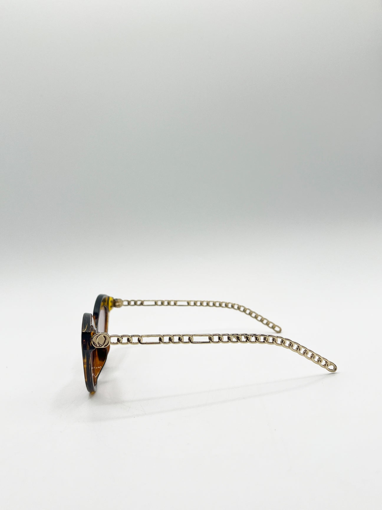 Cat Eye Sunglasses with Thin Chain Arm Tortoise