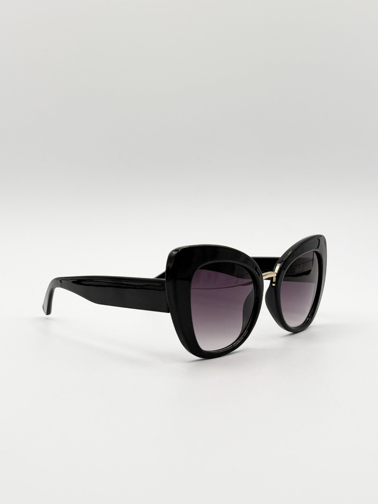 Oversized Cat-Eye Sunglasses in Black