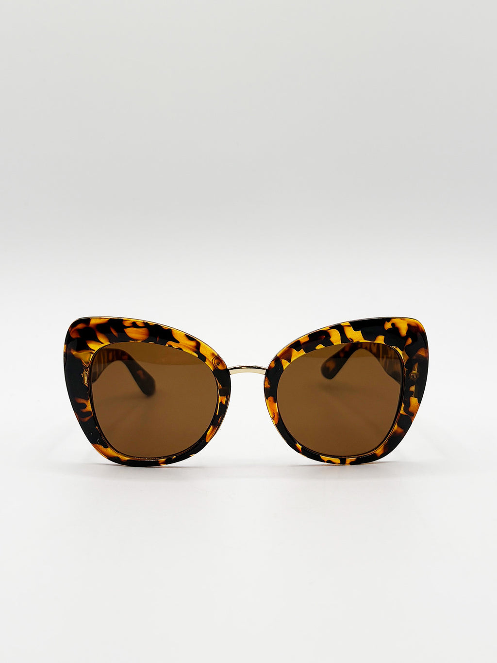 Oversized Cat-Eye Sunglasses in Tortoiseshell