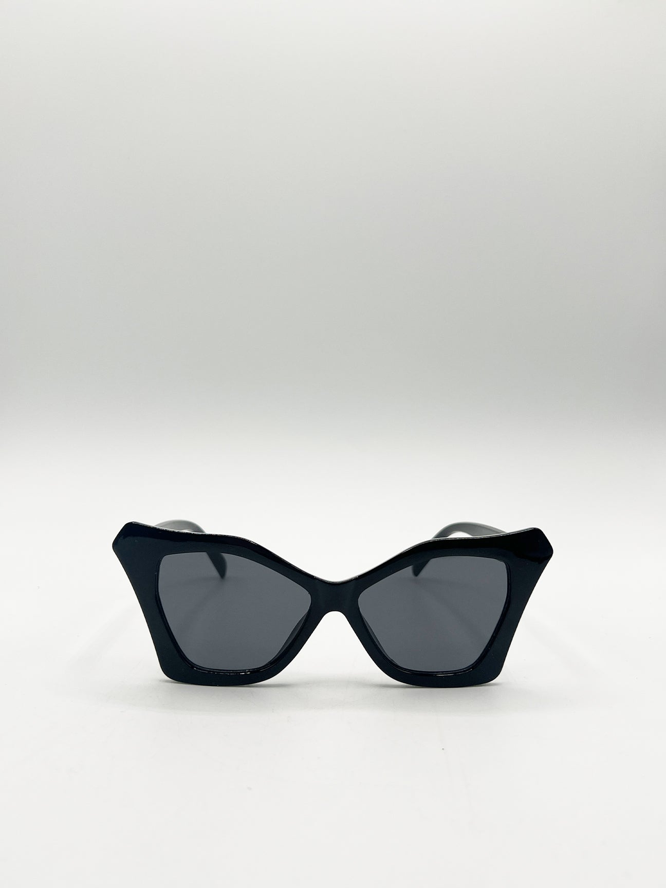 Oversized Cat-Eye Sunglasses in Black