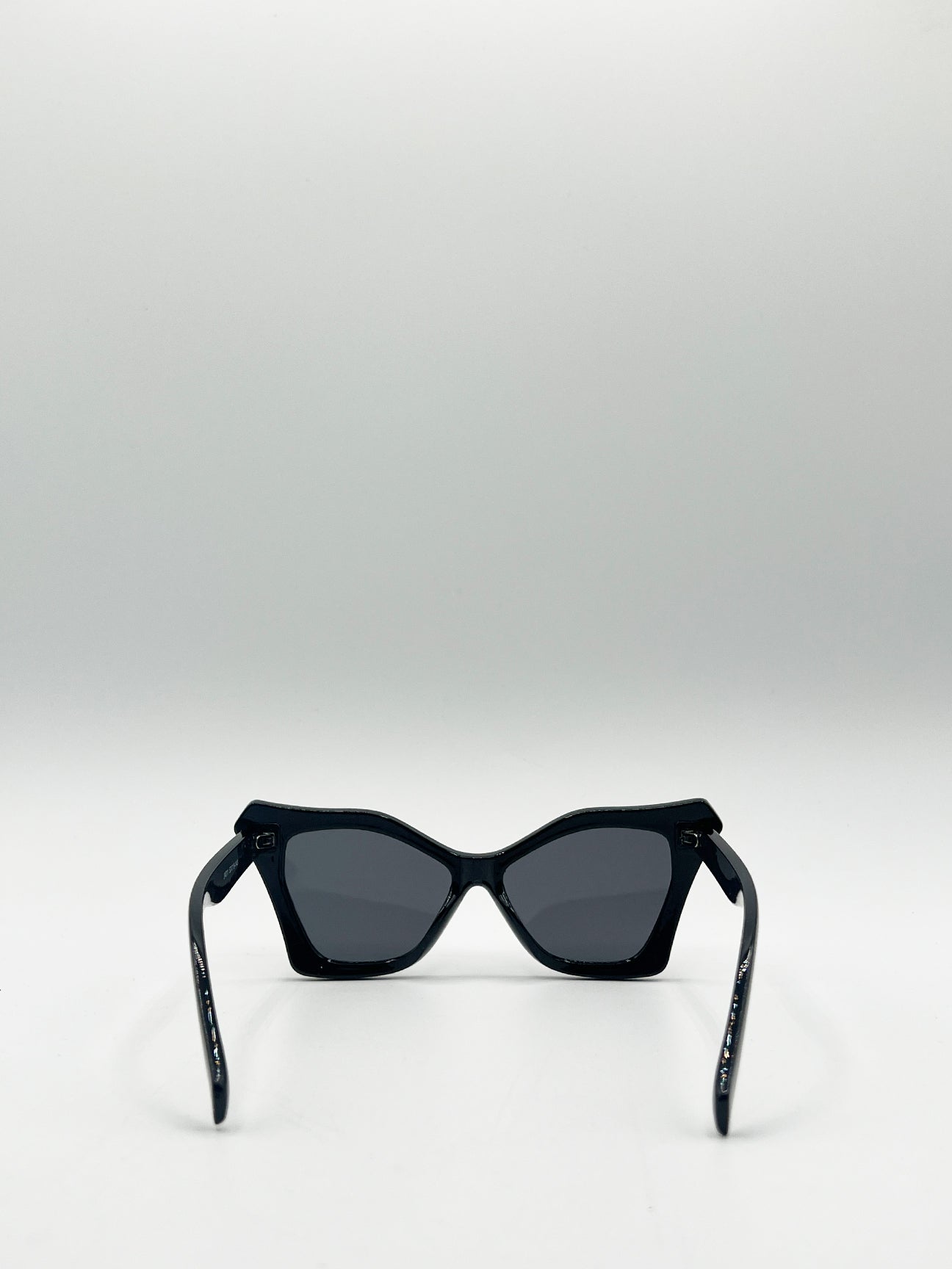 Oversized Cat-Eye Sunglasses in Black