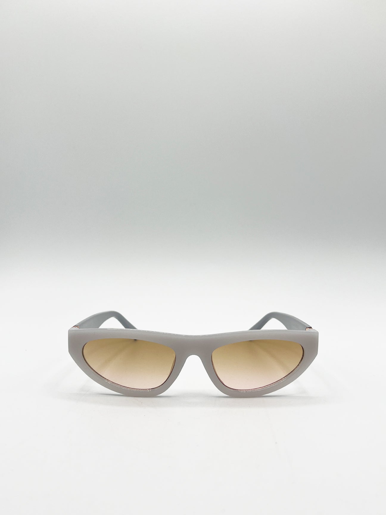 Retro Oval Sunglasses in Wihte