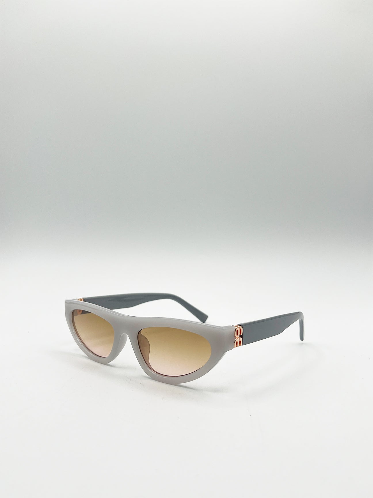Retro Oval Sunglasses in Wihte