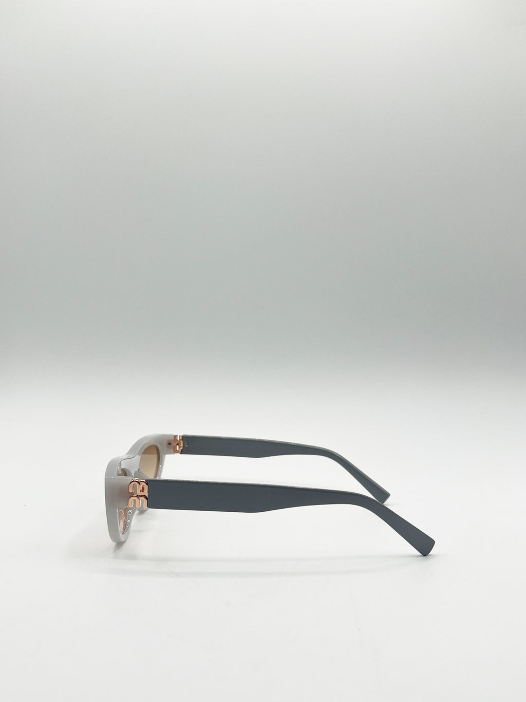 Retro Oval Sunglasses in Wihte