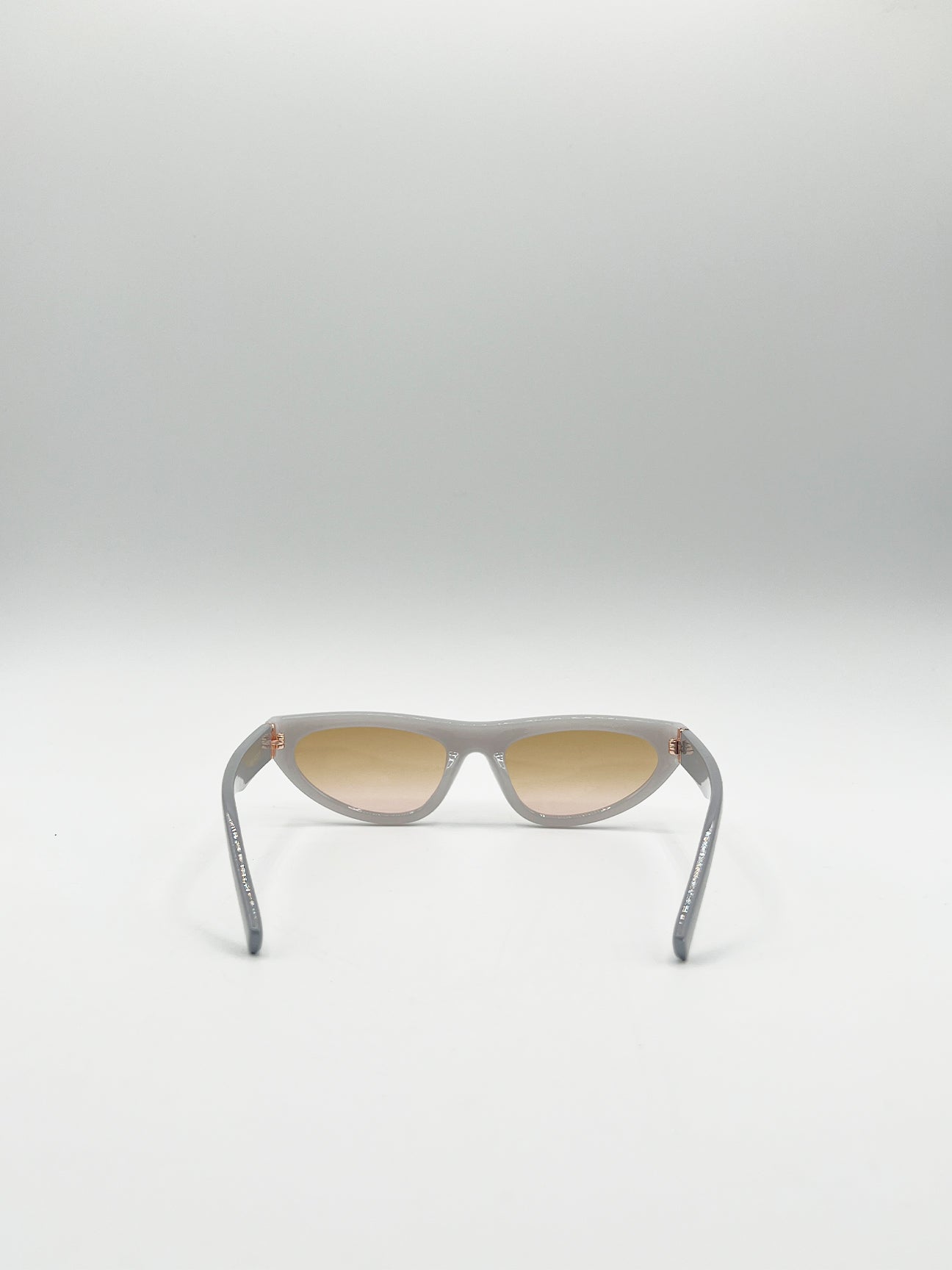 Retro Oval Sunglasses in Wihte