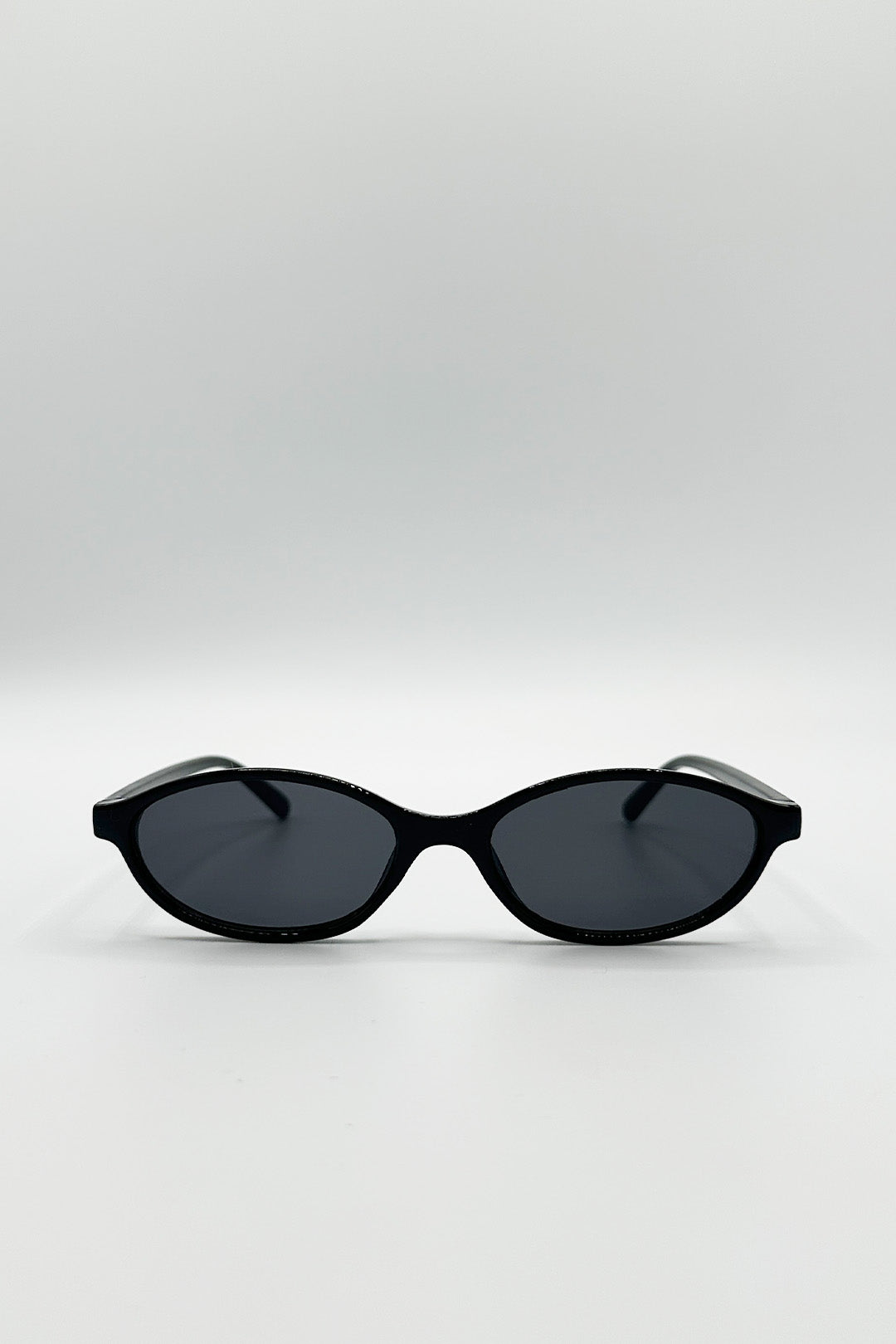 Oval Sunglasses In Black