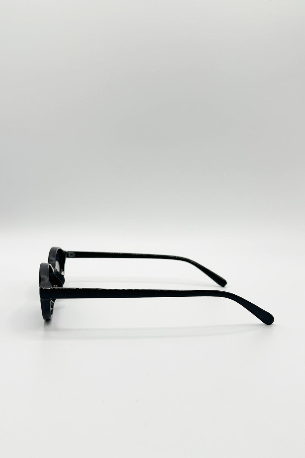 Oval Sunglasses In Black
