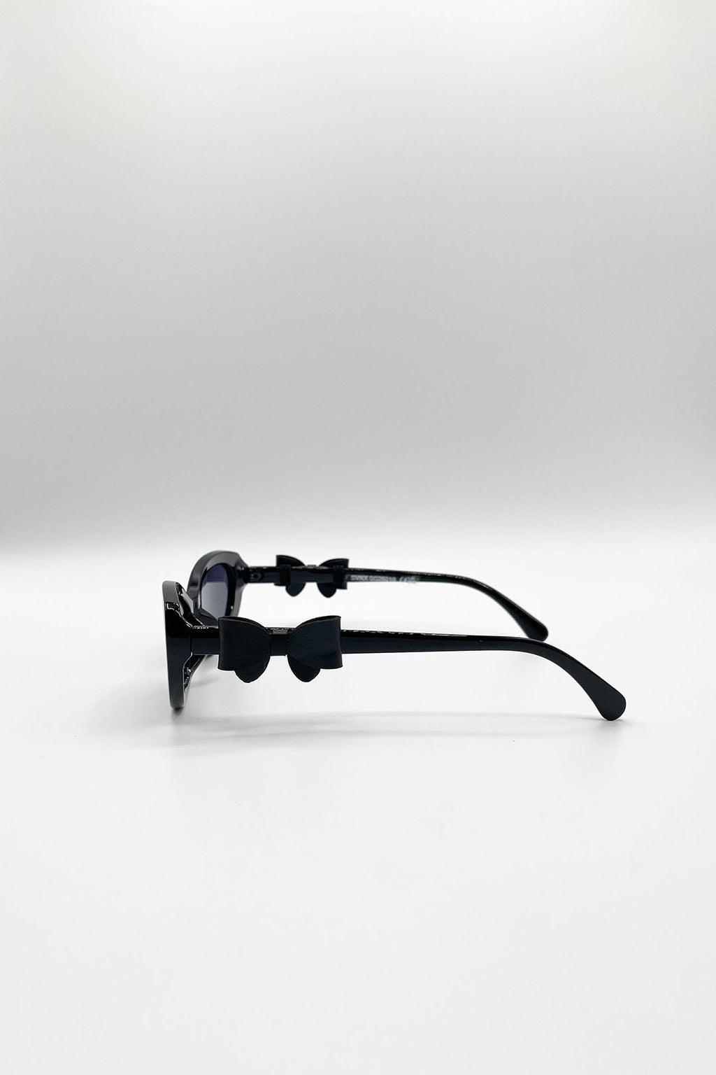 Bow Side Detail Sunglasses In Black - Removeable Bow