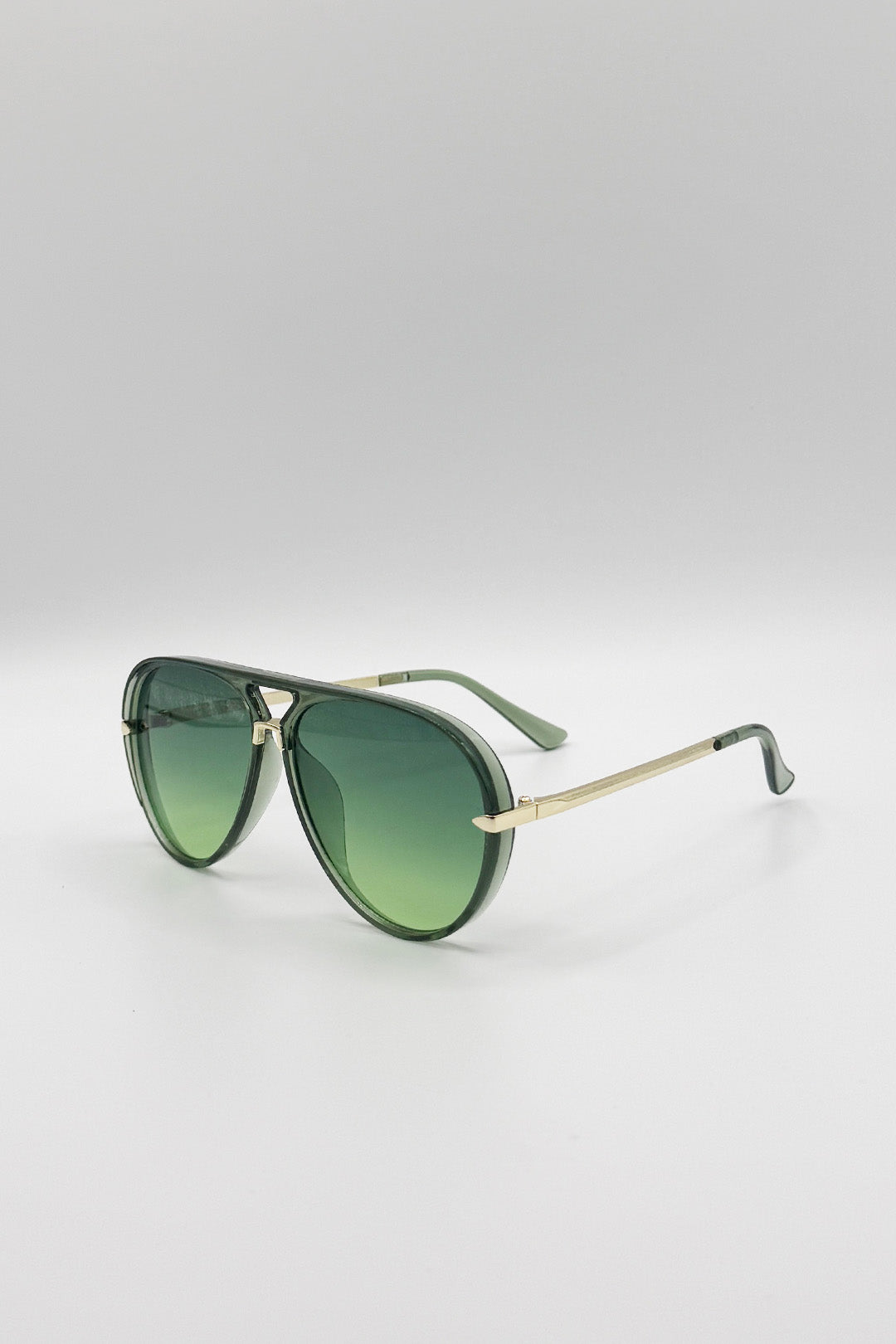Bold Aviator Metal Arm Sunglasses In Green In Green