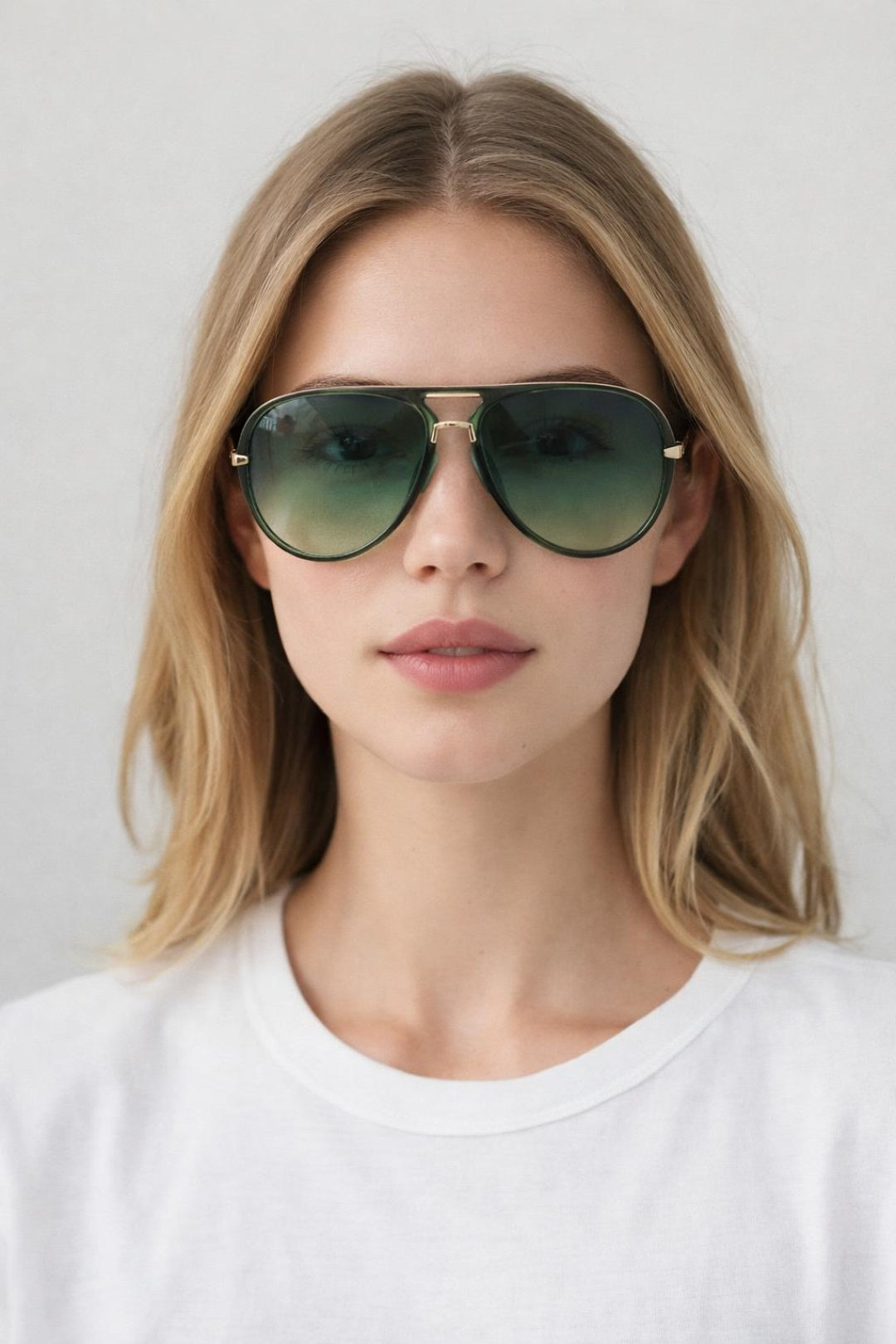 Bold Aviator Metal Arm Sunglasses In Green In Green