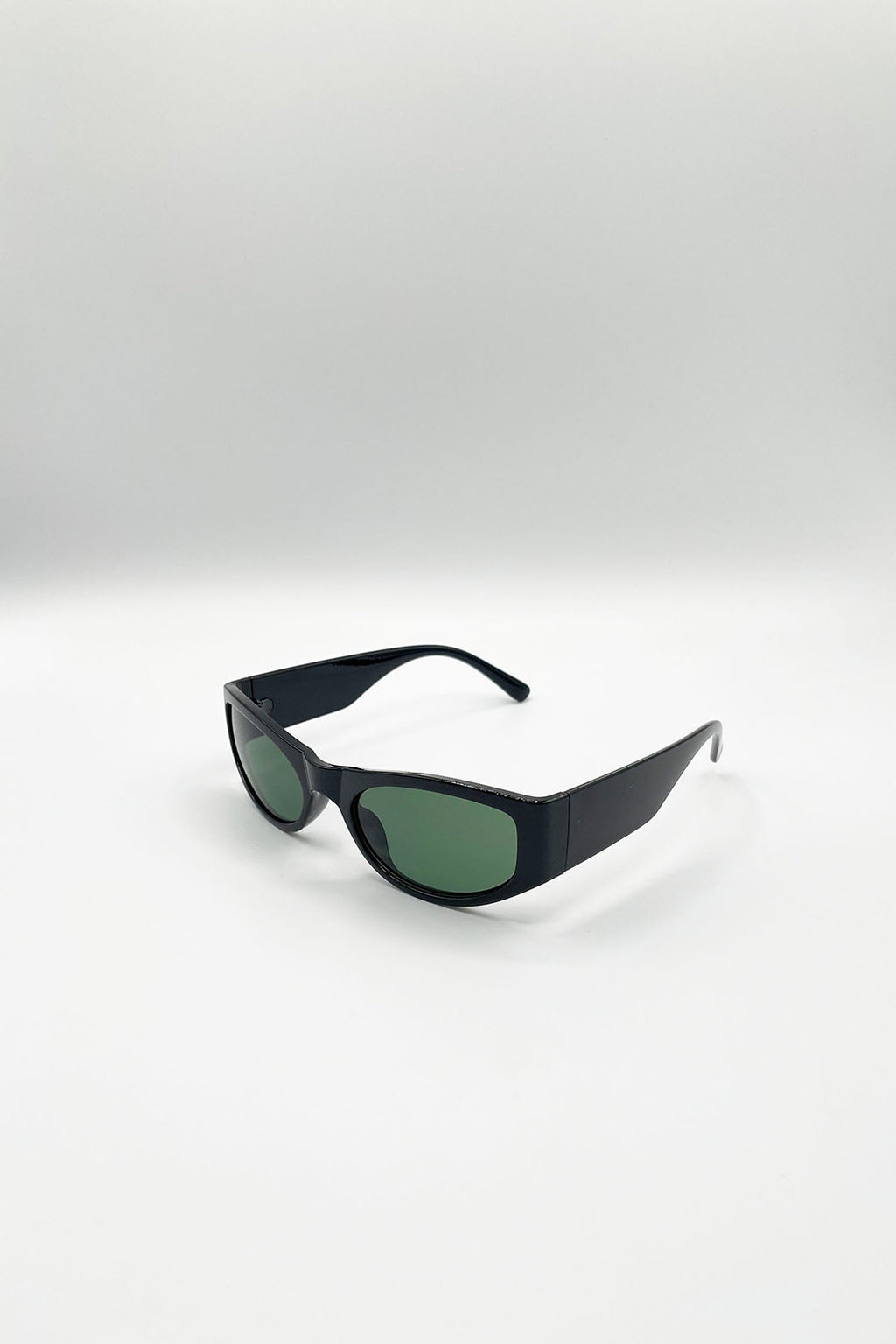 Racer Wrap Around Sunglasses In Black