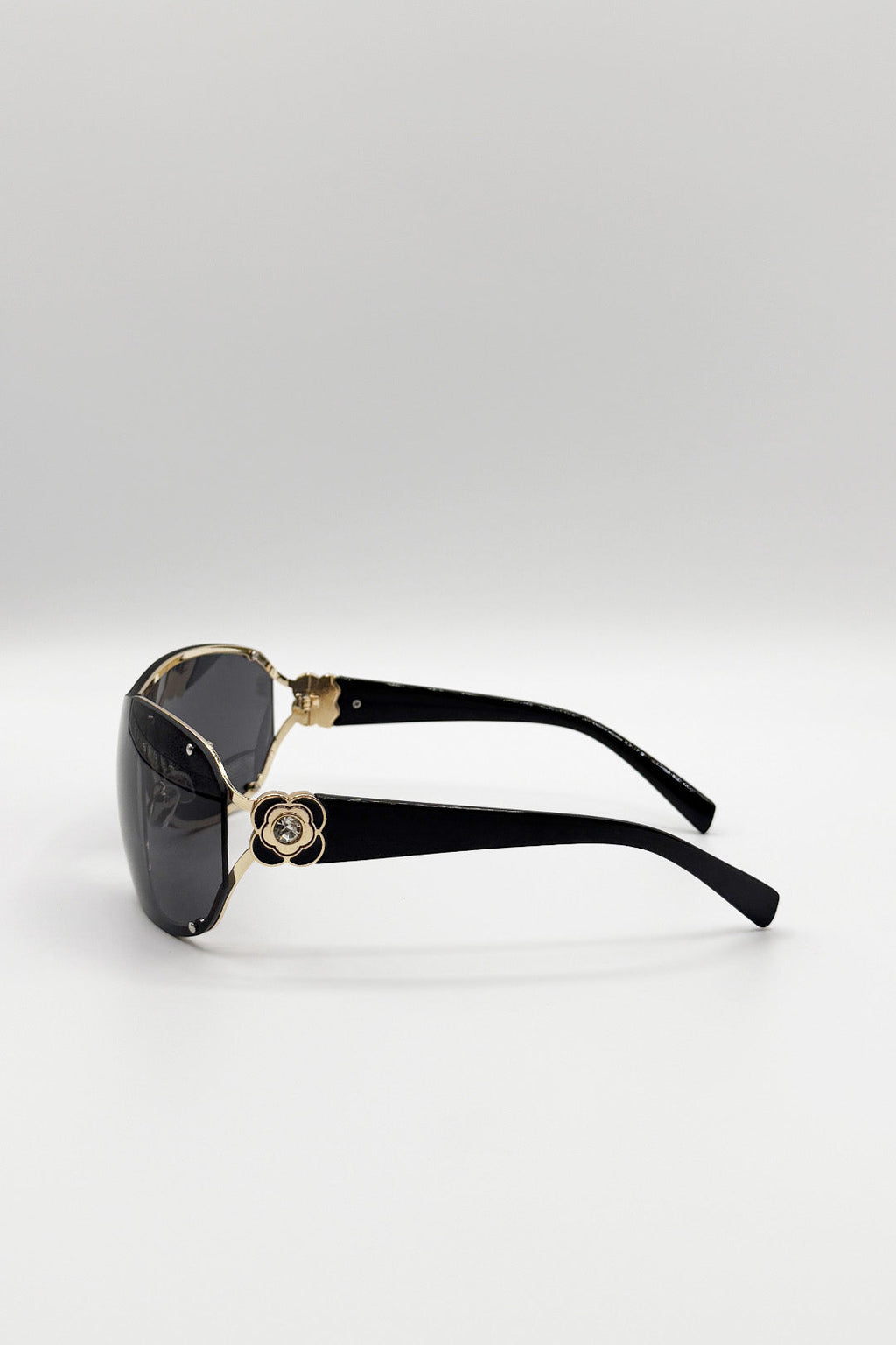Vintage Rose Wrap Around Sunglasses In Black