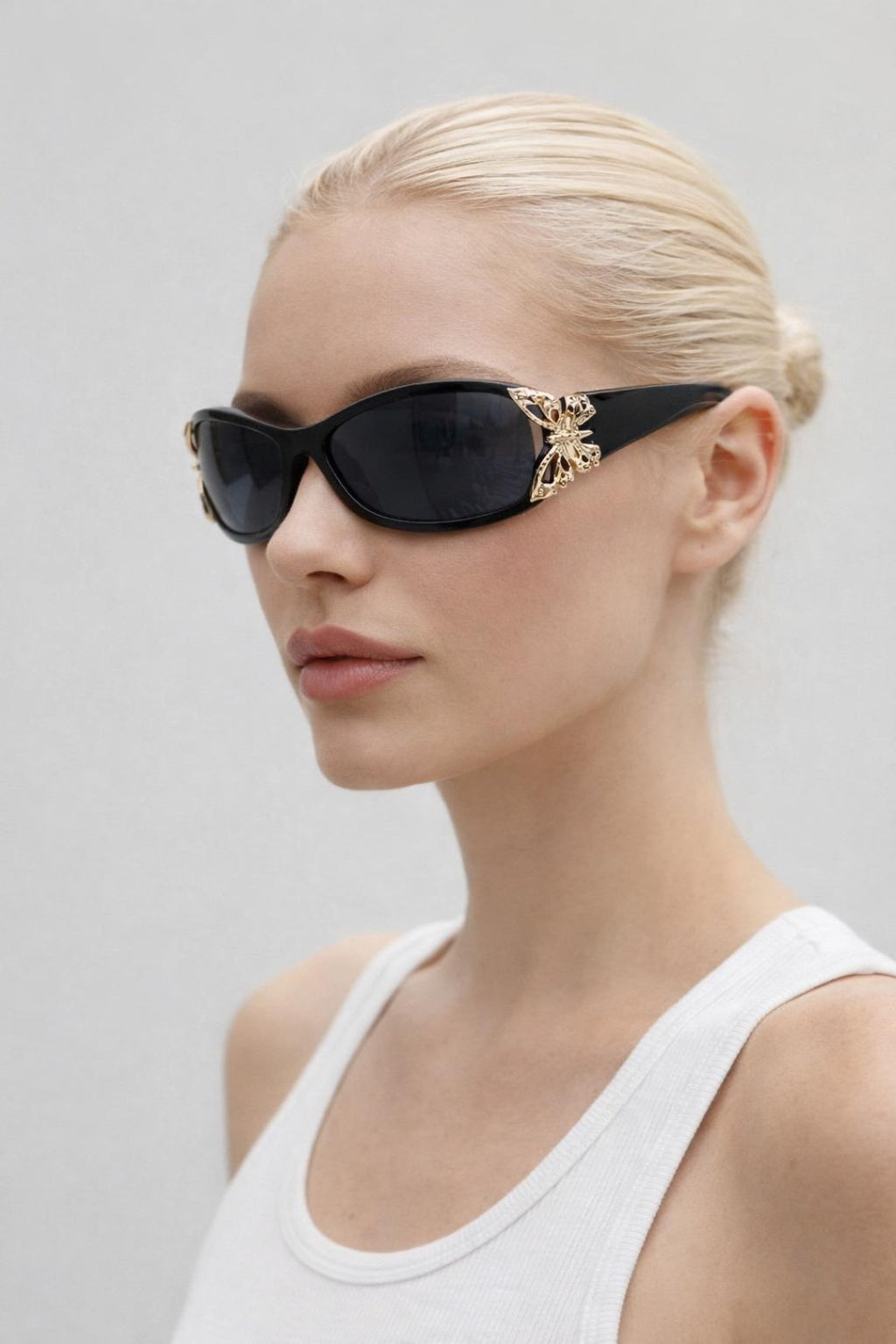 Vintage Wrap Around With Butterfly Detail Sunglasses In Black