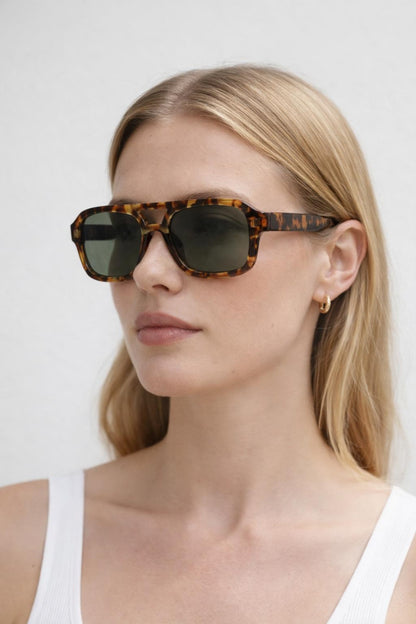 Tortoiseshell 70's Navigator Sunglasses with Green Lenses