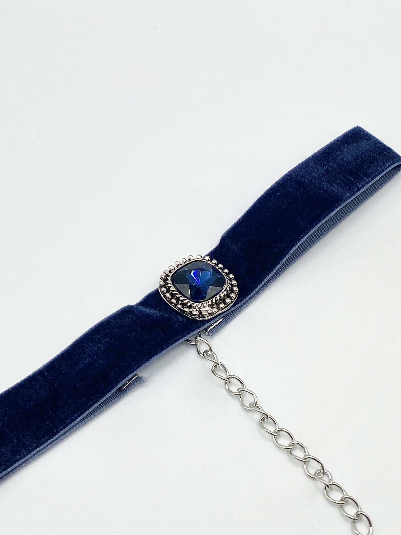 Dark blue deals velvet choker